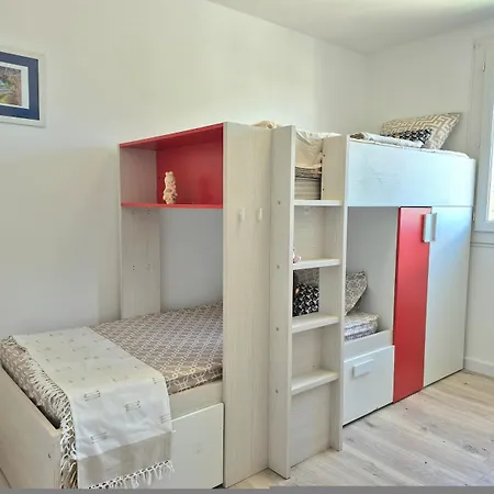 Prázdninový dům Maison L'atelier Creole Avec Jardin Et Terrasse Couverte Saint-Estève